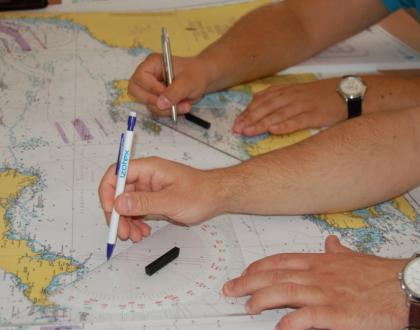 Zajęcia z nawigacji na kursie żeglarskim